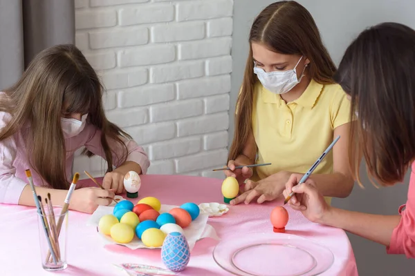 Quarantined Sick Family Paints Eggs Easter — Stock Photo, Image