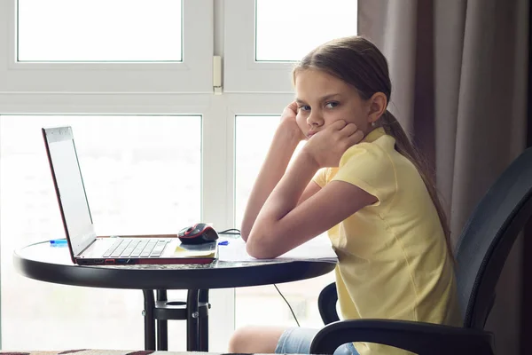 Upset Girl Sits Table Home Does Homework Looks Displeasure — Stock Photo, Image