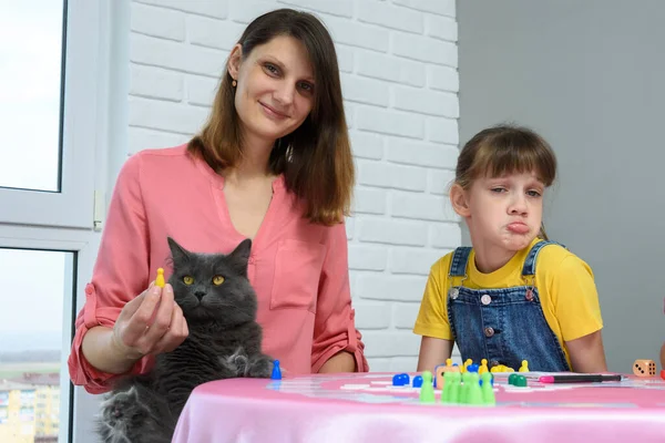 Table Cheerful Girl Displeased Girl Domestic Cat — Stock Photo, Image
