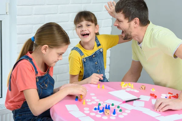 Jogos da menina foto de stock. Imagem de infância, jogar - 31160130