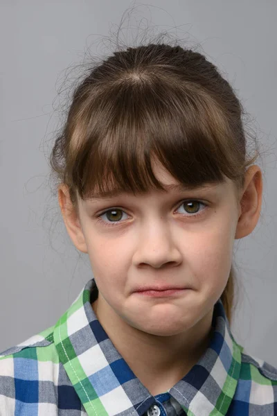 Retrato Uma Menina Dez Anos Com Olhar Piedade Aparência Europeia — Fotografia de Stock