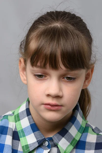 Portrét Smutné Desetileté Dívky Evropského Vzhledu Detailní Záběr — Stock fotografie