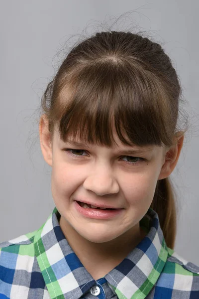 Portrait Ten Year Old Girl Who Disgusted What She Saw — Stock Photo, Image