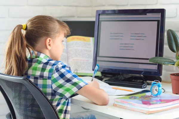 Ensino Distância Casa Frente Computador — Fotografia de Stock