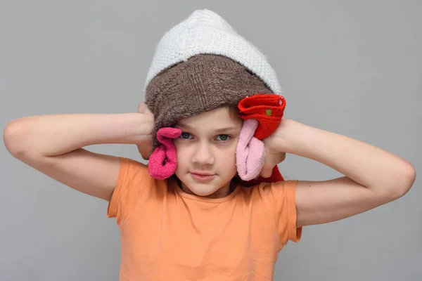 Girl Put Lot Things Her Head Hear Loud Sounds — Stock Photo, Image