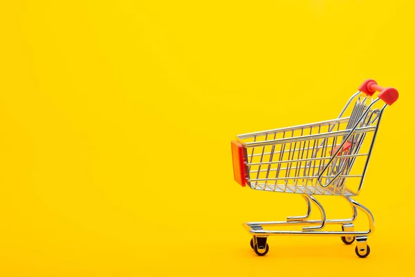 Carrinho Comida Fundo Laranja Lugar Vazio Para Uma Inscrição — Fotografia de Stock