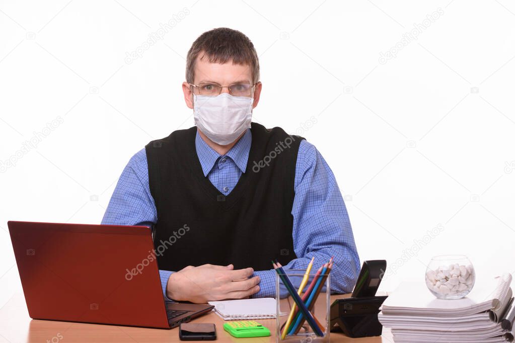 The office clerk from a medical mask sweats glasses
