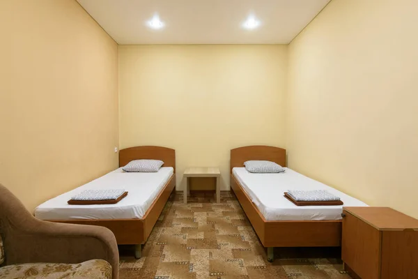 Interior Una Habitación Hotel Económica Con Dos Camas — Foto de Stock