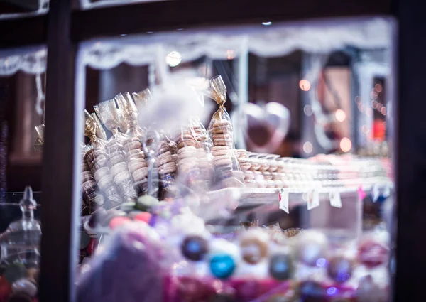 Karácsonyi piac uk manchester fesztivál éjszaka téli ünnep dekoráció élelmiszer édességek édesség édes — Stock Fotó