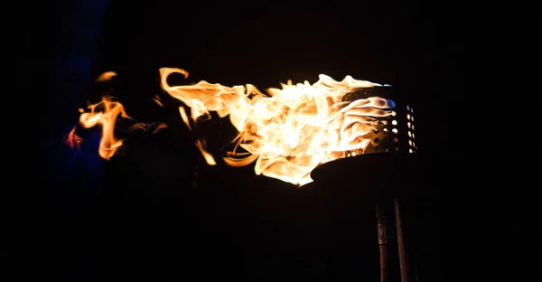 Spalanie palnika w nocy na czarnym tle Obrazy Stockowe bez tantiem