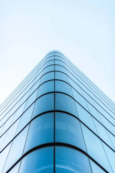 Açık mavi renkli cam yüksek artış gelecek gökdelen ticari modern şehir Binası çelik için panoramik ve perspektif geniş açı görünümü. İş kavramı başarılı endüstriyel mimari