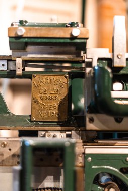 Tarihi bir makinenin ayrıntıları. Manchester Bilim ve Endüstri Müzesi pas eski moda vites kemeri reklam metni konsepti için kapalı alan