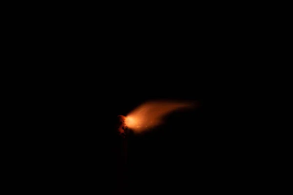 テキストの火の概念の情熱の図のための黒の背景空間に隔離火花との一致の点火品種 — ストック写真