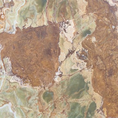 Doğal mermerin ince dokusu ön planda.