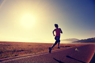 çalışan genç fitness kadın