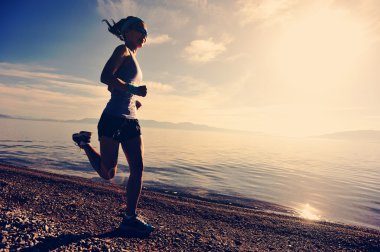 çalışan genç fitness kadın