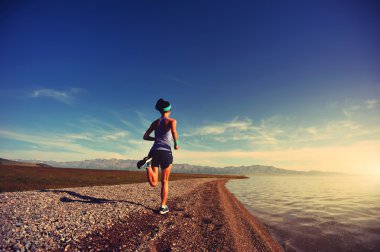 çalışan genç fitness kadın