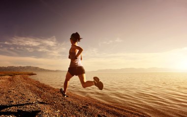 çalışan genç fitness kadın