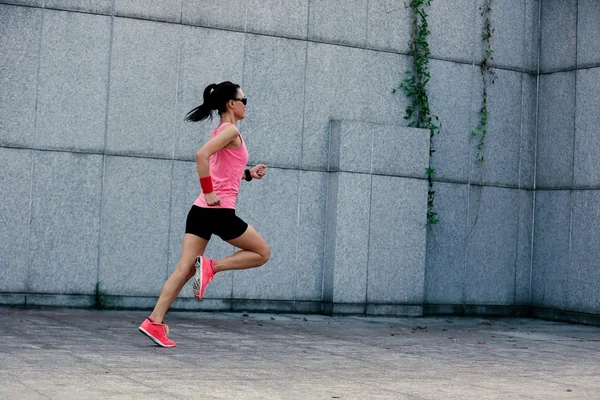 Fitness-Sportlerin läuft — Stockfoto