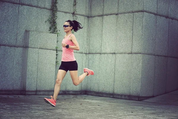 Fitness-Sportlerin läuft — Stockfoto