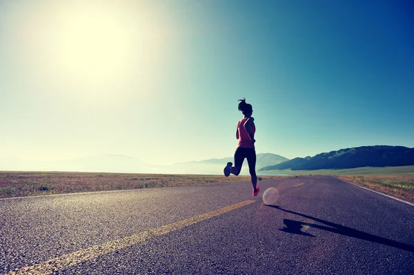 Young woman runner — Stock Photo, Image