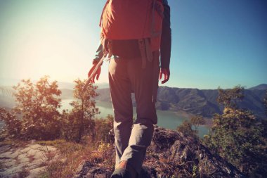 genç kadın backpacker 
