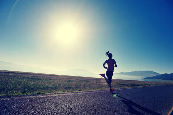 Young fitness woman — Stock Photo, Image