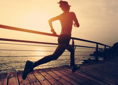 Genç fitness kadını