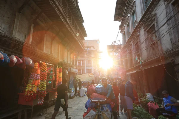 Nepal insanlar yürürken, insanlar — Stok fotoğraf
