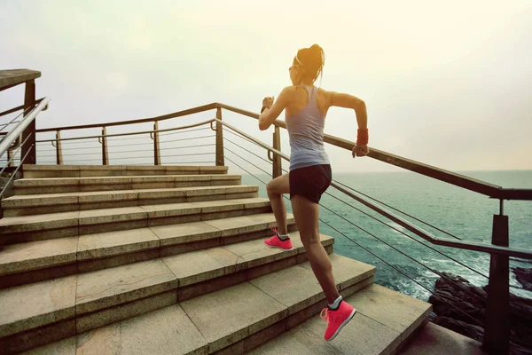 Young fitness woman — Stock Photo, Image