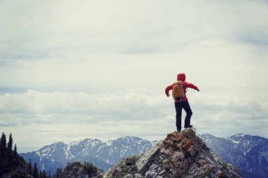 genç kadın backpacker