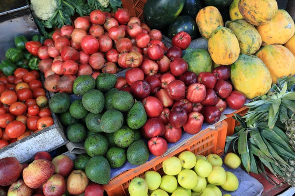 Färgglada färska frukter — Stockfoto