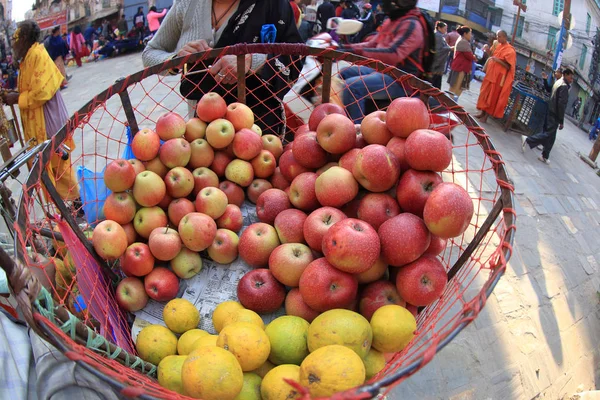 Vers fruit verkopen — Stockfoto