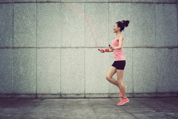 Joven mujer fitness — Foto de Stock