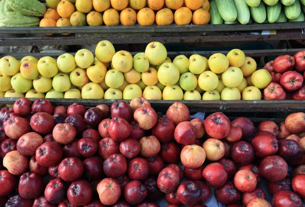 Красочные свежие фрукты — стоковое фото