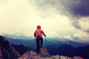 genç kadın backpacker 