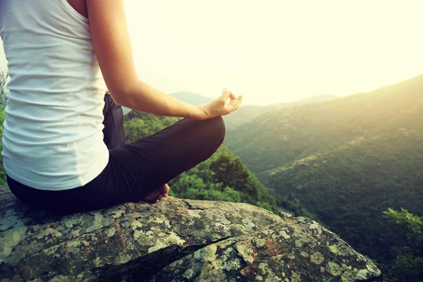 Young fitness yoga woman — Stock Photo, Image