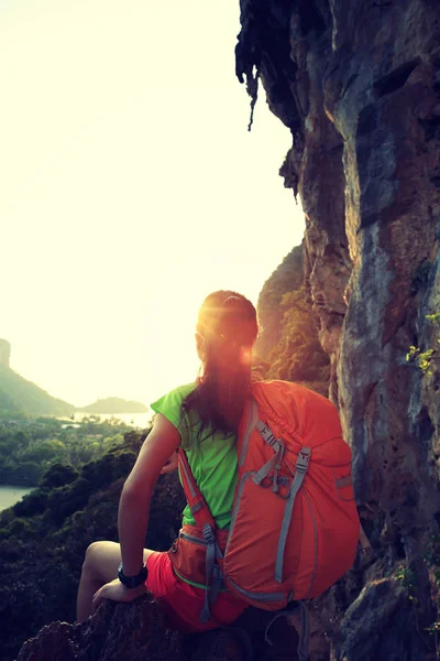 Young woman backpacker — Stock Photo, Image