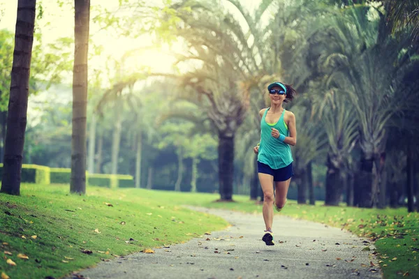 Asian woman running at tropical park — Stock Photo, Image