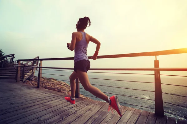 Jovem fitness mulher esporte — Fotografia de Stock