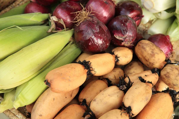 Verschillende verse groenten — Stockfoto