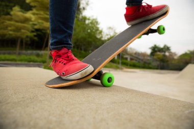 kaykaycı bacaklar açık havada pratik