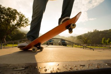 kaykaycı bacaklar açık havada pratik