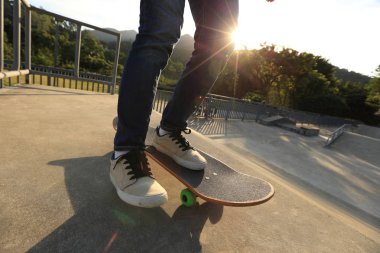 kaykaycı bacaklar açık havada pratik