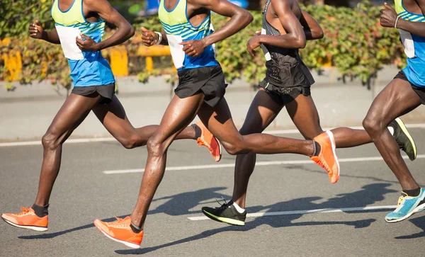 Maratona masculino corredores — Fotografia de Stock