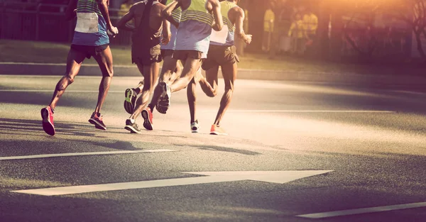 Manliga maratonlöpare — Stockfoto