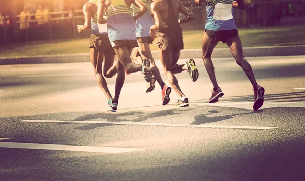 Mannelijke marathonlopers — Stockfoto