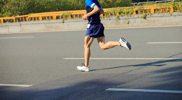 Maraton alergător masculin — Fotografie, imagine de stoc