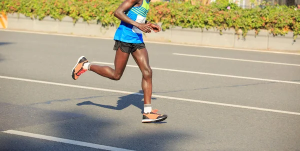 Manliga maratonlöpare — Stockfoto