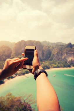 akıllı telefon tutan eller